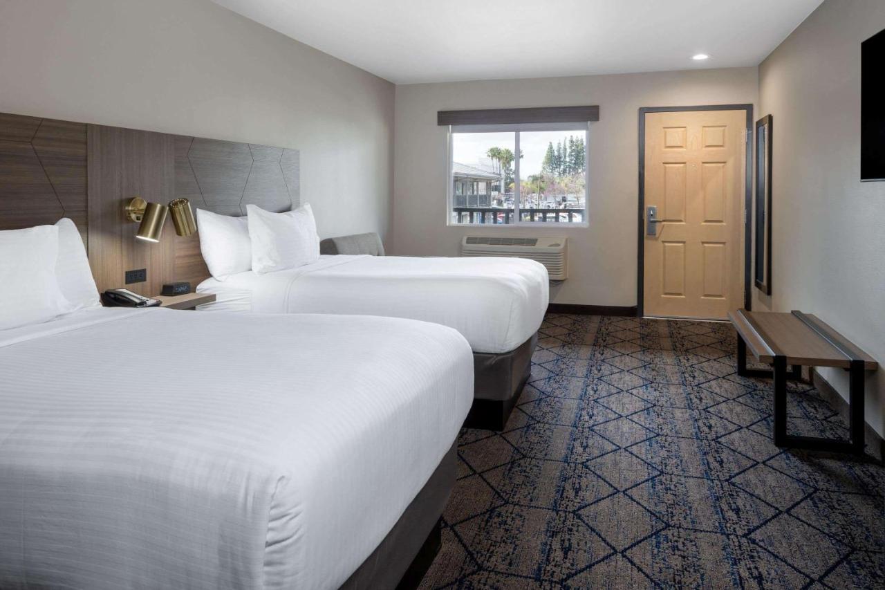 Ramada By Wyndham Modesto Yosemite Area Hotel Exterior photo