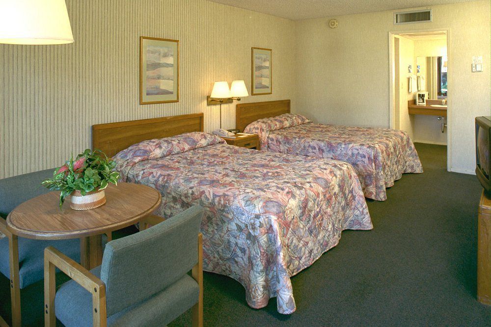 Ramada By Wyndham Modesto Yosemite Area Hotel Exterior photo