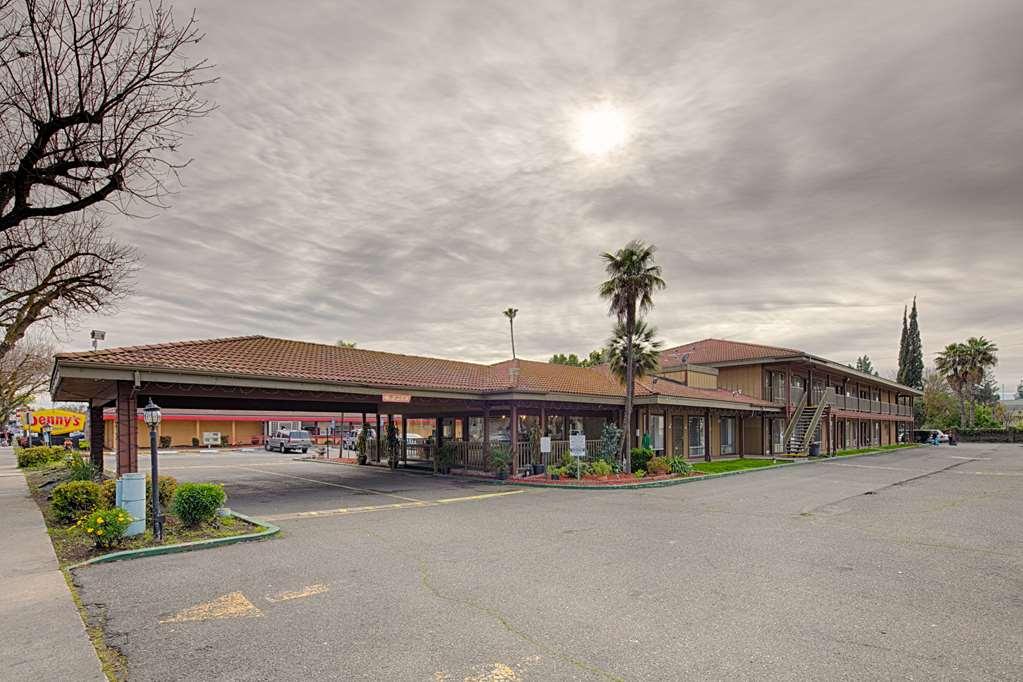 Ramada By Wyndham Modesto Yosemite Area Hotel Exterior photo